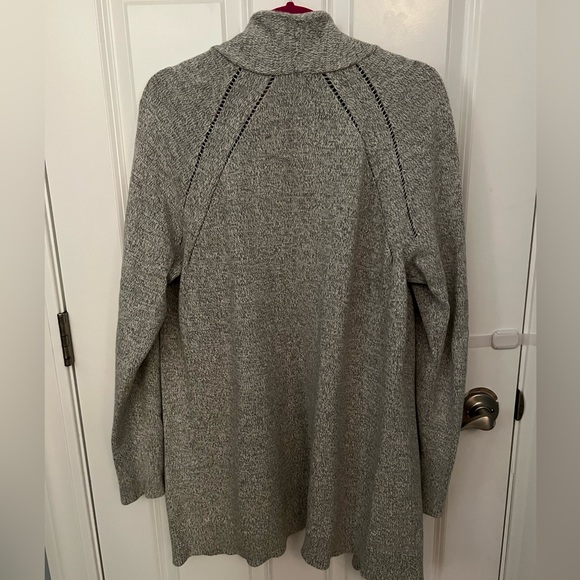 Gap m/l heavy /thick cardigan - Picture 2 of 7
